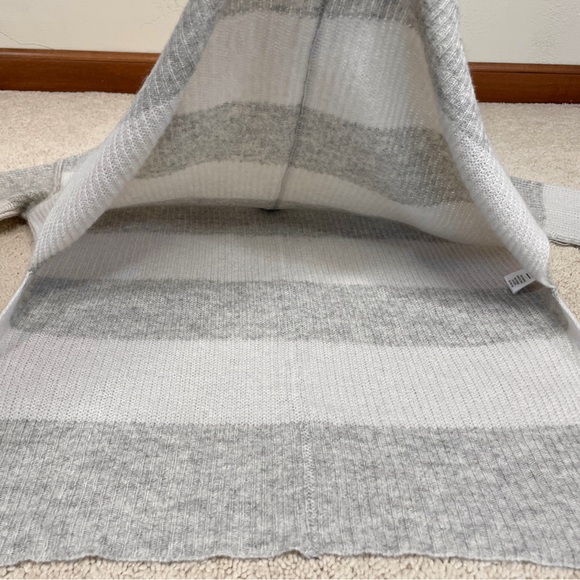 LINE Knitwear 100% Cashmere Striped V-neck Sweater With Split Hem - Picture 9 of 14